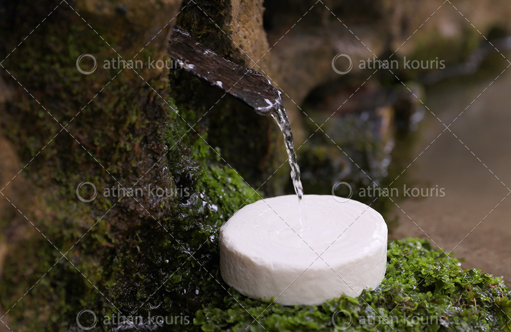 πρωτοσέλιδο - τυρί Μανούρι με... λίγα λόγια