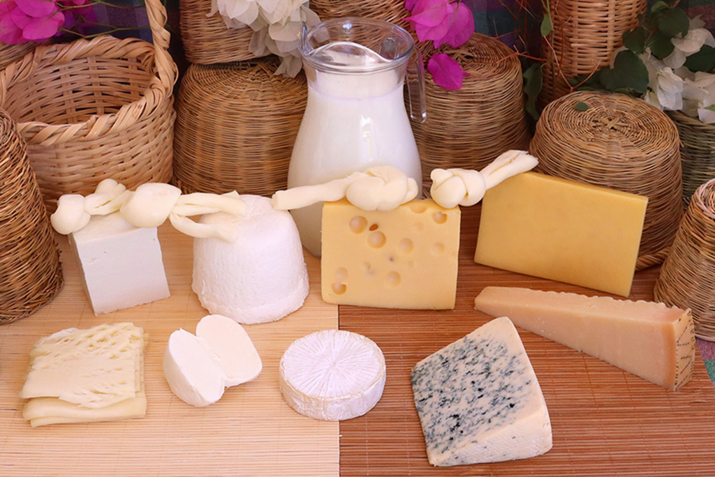 πρωτοσέλιδο - Οι 3 ή οι 4 τρόποι με τους οποίους παρασκευάζονται τα τυριά όλου του κόσμου