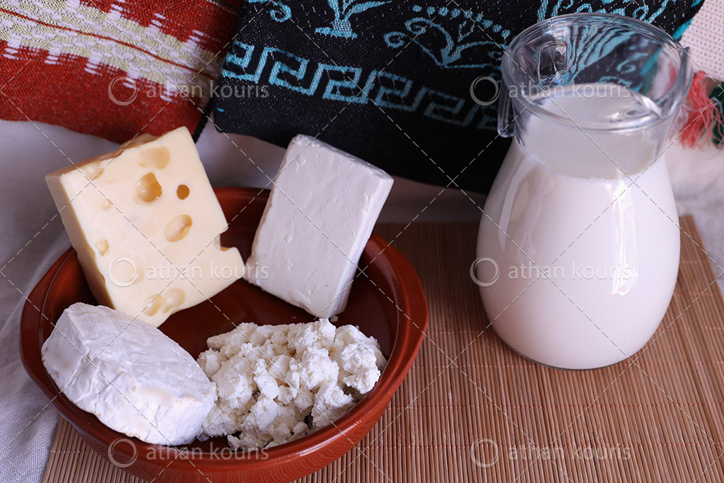 πρωτοσέλιδο - 5 μύθοι και 3 αλήθειες για το γάλα και τα γαλακτοκομικά