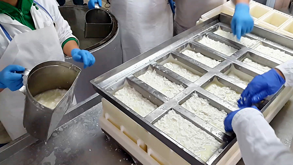 ΠΡΩΤΟΣΕΛΙΔΟ - Να πώς θα φτιάξετε την τέλεια Φέτα