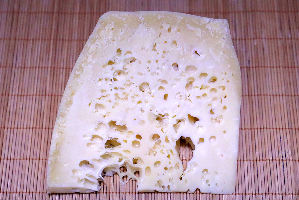 πρωτοσέλιδο - Οπές σε σκληρά τυριά! Είναι πάντα καλές?