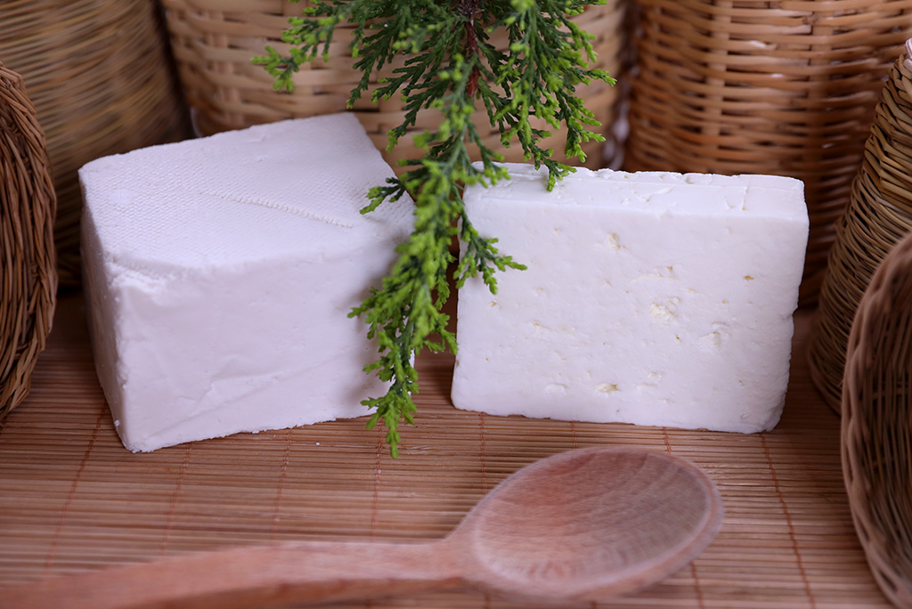 πρωτοσέλιδο - τυρί Φέτα vs Τελεμές